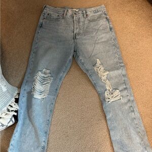 Women’s Distressed Levi’s Light Blue Jeans